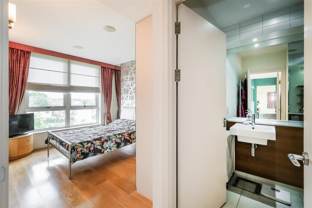 112 Regency Court-10.jpg