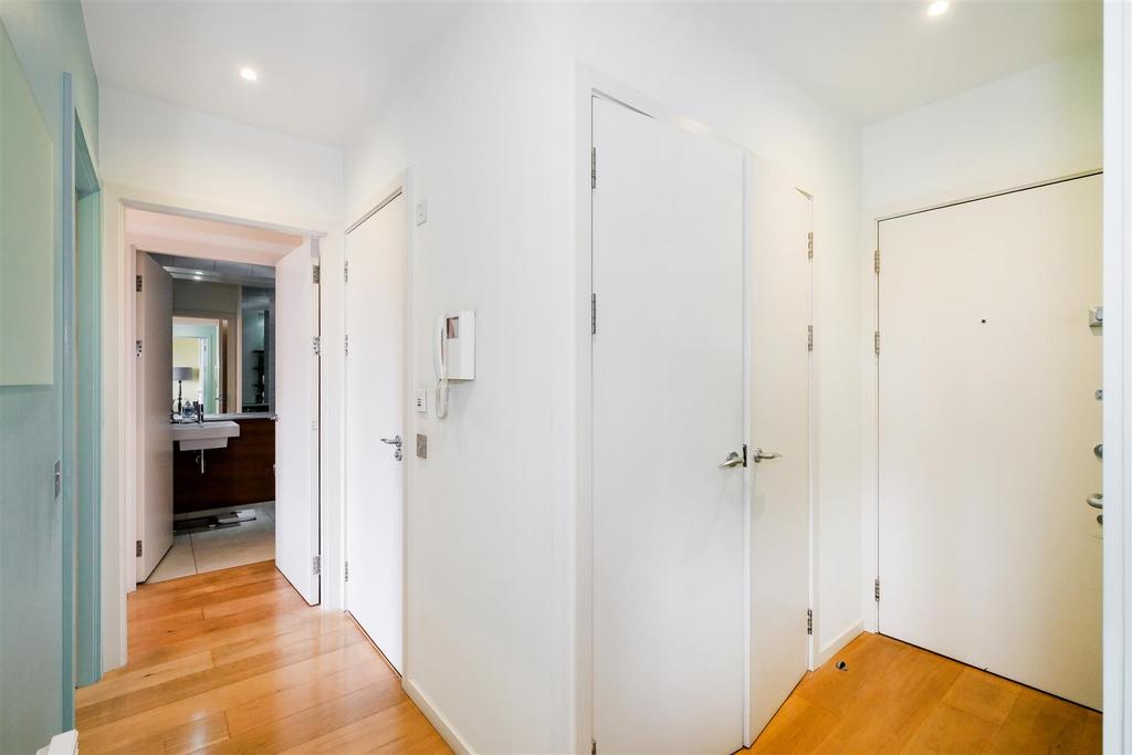 112 Regency Court-14.jpg