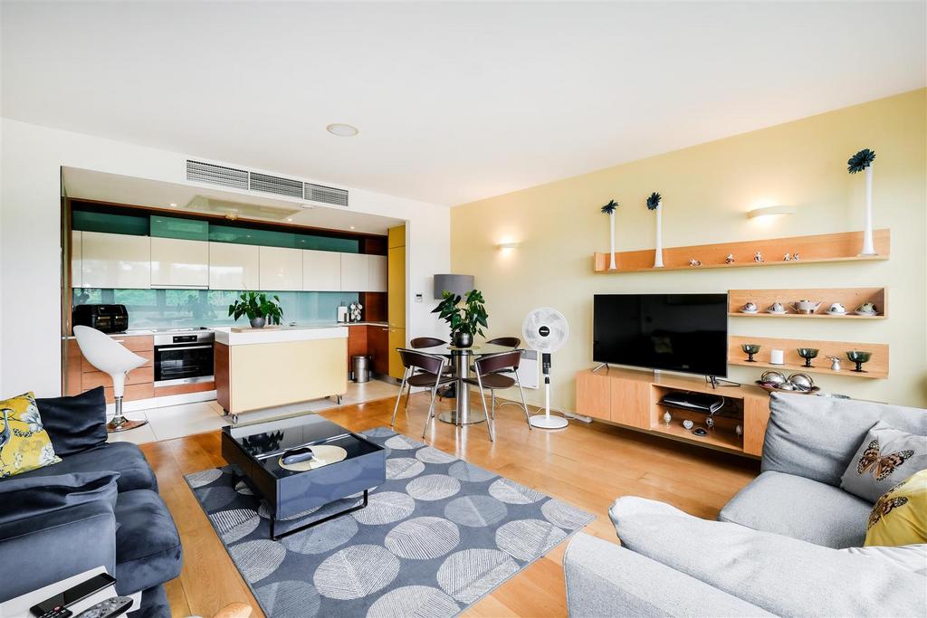 112 Regency Court-4.jpg