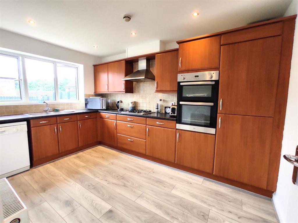 Kitchen 1.JPG