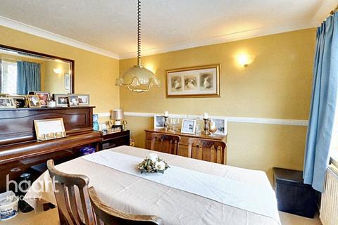 undefined, Hinckley LE10
