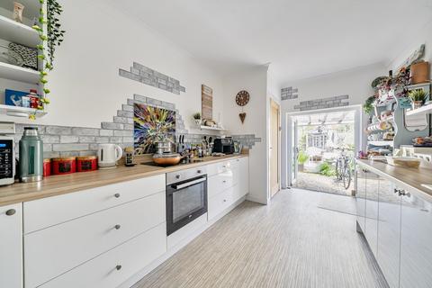 166 Pinhoe Road, Exeter, EX4 7HJ