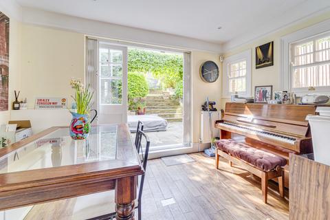 5 Southwood Avenue, London, N6 5RY