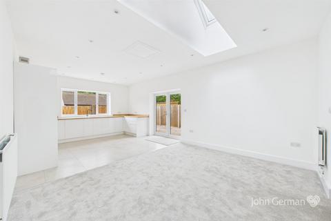 1, Dove Cottage Ashbourne Road, Rocester, Uttoxeter, ST14 5LF