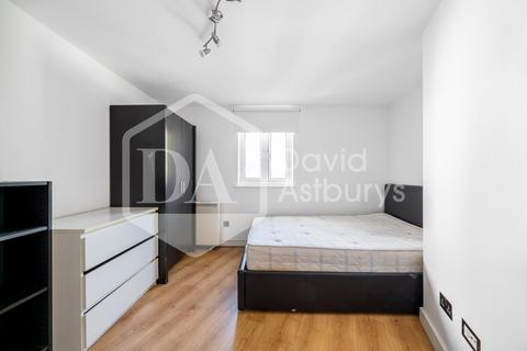 3 bedroom apartment to rent, Criterion Mews, Archway, London