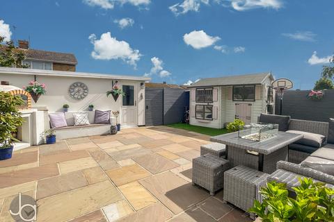 16 Heycroft Way, Tiptree, Colchester, CO5 0DG
