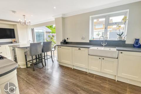 16 Heycroft Way, Tiptree, Colchester, CO5 0DG