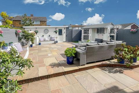 16 Heycroft Way, Tiptree, Colchester, CO5 0DG