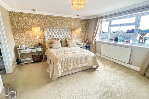 16 Heycroft Way, Tiptree, Colchester, CO5 0DG