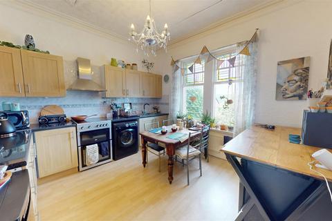 1 bedroom flat for sale, Bingley Road, Shipley