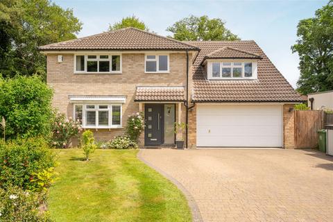7 Oaklands Drive, Ascot, SL5 7NE