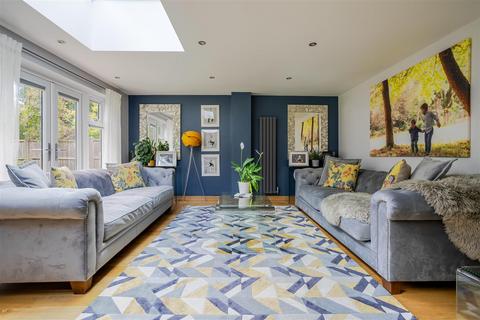 7 Oaklands Drive, Ascot, SL5 7NE
