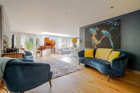 7 Oaklands Drive, Ascot, SL5 7NE