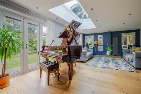 7 Oaklands Drive, Ascot, SL5 7NE