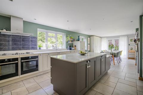 7 Oaklands Drive, Ascot, SL5 7NE