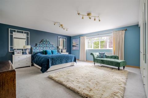 7 Oaklands Drive, Ascot, SL5 7NE