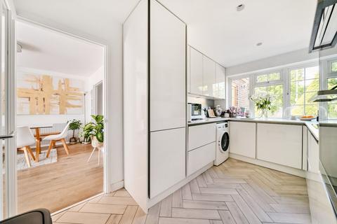 3 Stour Close, Keston, BR2 6BX
