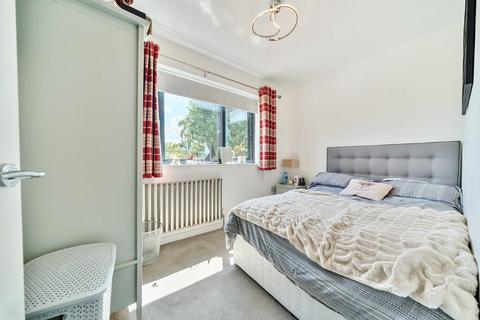 3 Stour Close, Keston, BR2 6BX
