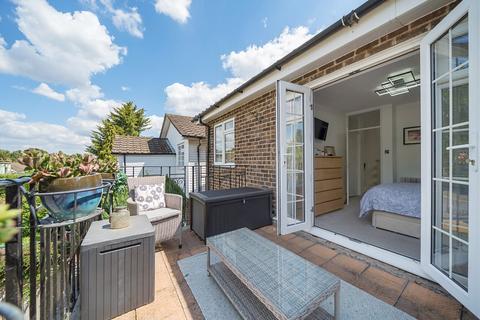 3 Stour Close, Keston, BR2 6BX