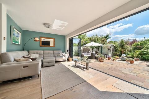 3 Stour Close, Keston, BR2 6BX