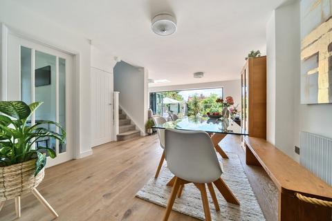 3 Stour Close, Keston, BR2 6BX