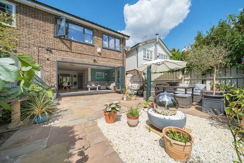 3 Stour Close, Keston, BR2 6BX