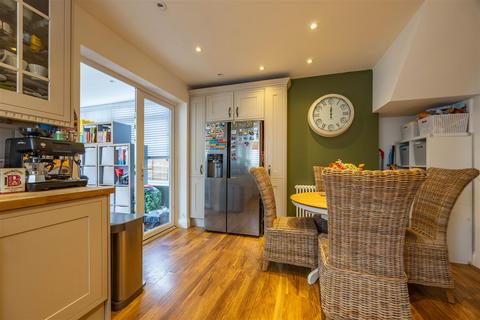 3 bedroom semi-detached house for sale, NORTHVIEW DRIVE, Westcliff-On-Sea