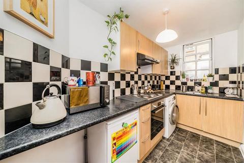 2 bedroom flat for sale, Cleveland Grove, London E1