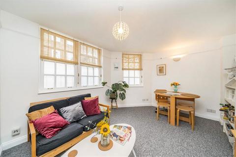 2 bedroom flat for sale, Cleveland Grove, London E1