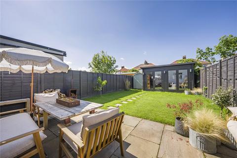 3 Brookside Crescent, Worcester Park, KT4 8AQ