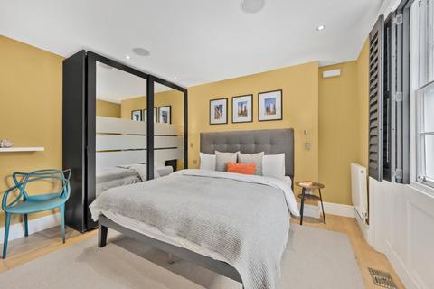 2 bedroom flat for sale, Wellington Street, London