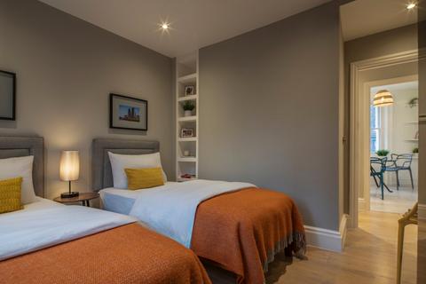2 bedroom flat for sale, Wellington Street, London