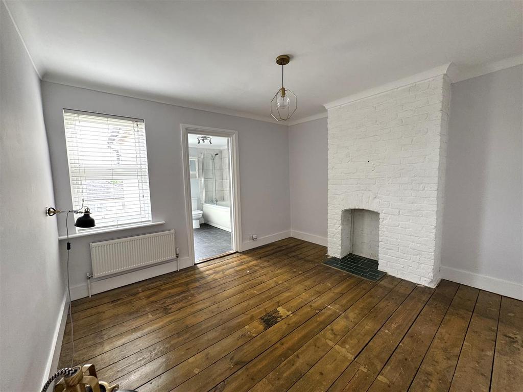Bedroom 1.jpg