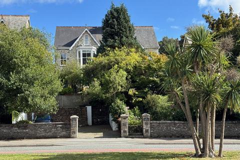 Tregolls Road, Truro