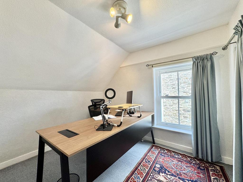 Bedroom or Study