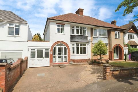 8 Canterbury Road, Penn, Wolverhampton, WV4 4EH