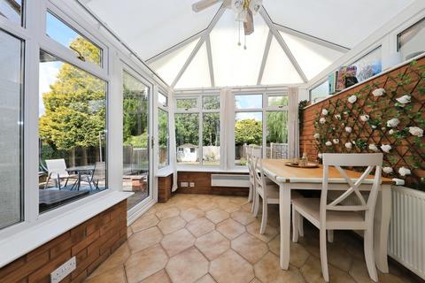 8 Canterbury Road, Penn, Wolverhampton, WV4 4EH