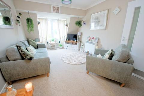 1 bedroom retirement property for sale, Hometide House, Lee-On-The-Solent, PO13