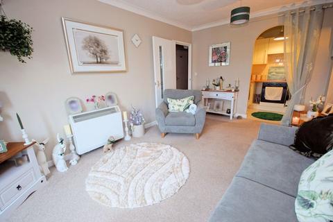 1 bedroom retirement property for sale, Hometide House, Lee-On-The-Solent, PO13