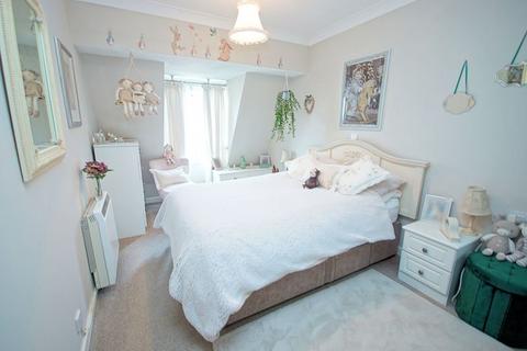 1 bedroom retirement property for sale, Hometide House, Lee-On-The-Solent, PO13