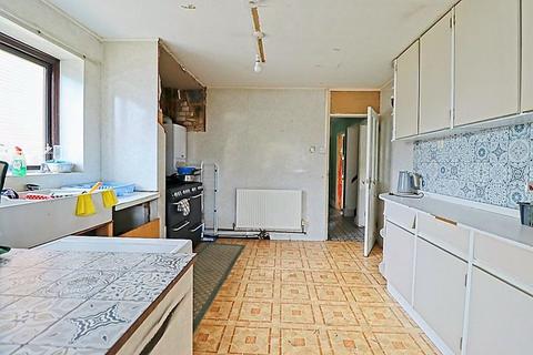5 bedroom chalet for sale, Roseberry Avenue, Benfleet