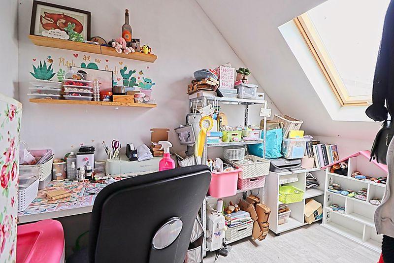 Bedroom 5/office