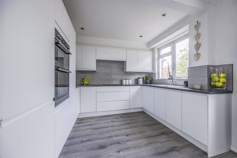 4 bedroom end of terrace house for sale, Chadderton Gardens, Portsmouth