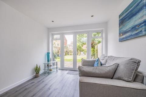 4 bedroom end of terrace house for sale, Chadderton Gardens, Portsmouth