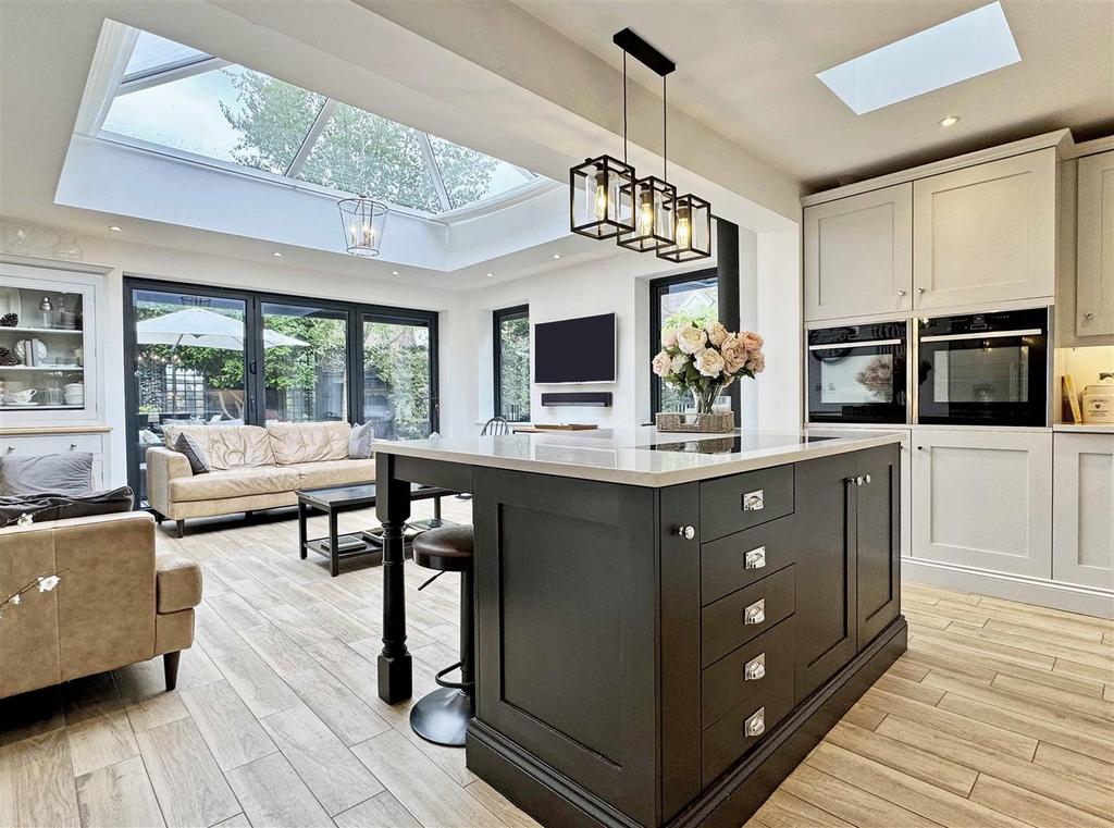 Kitchen b.jpg