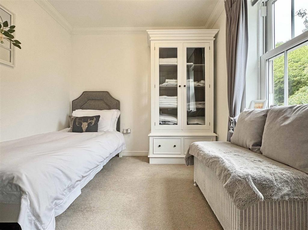 Bedroom 6.jpg