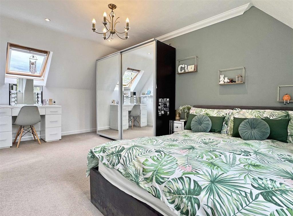 Bedroom 4b.jpg