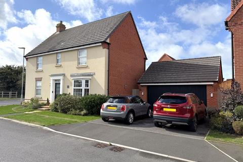 4 bedroom detached house for sale, Dragonfly Close, Frome