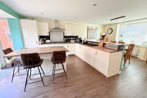 4 bedroom detached house for sale, Dragonfly Close, Frome