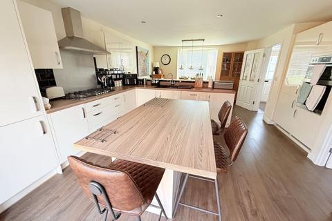 4 bedroom detached house for sale, Dragonfly Close, Frome